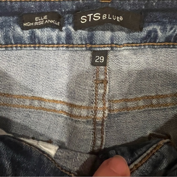 STS BLUE JEANS 👖 - Picture 2 of 4